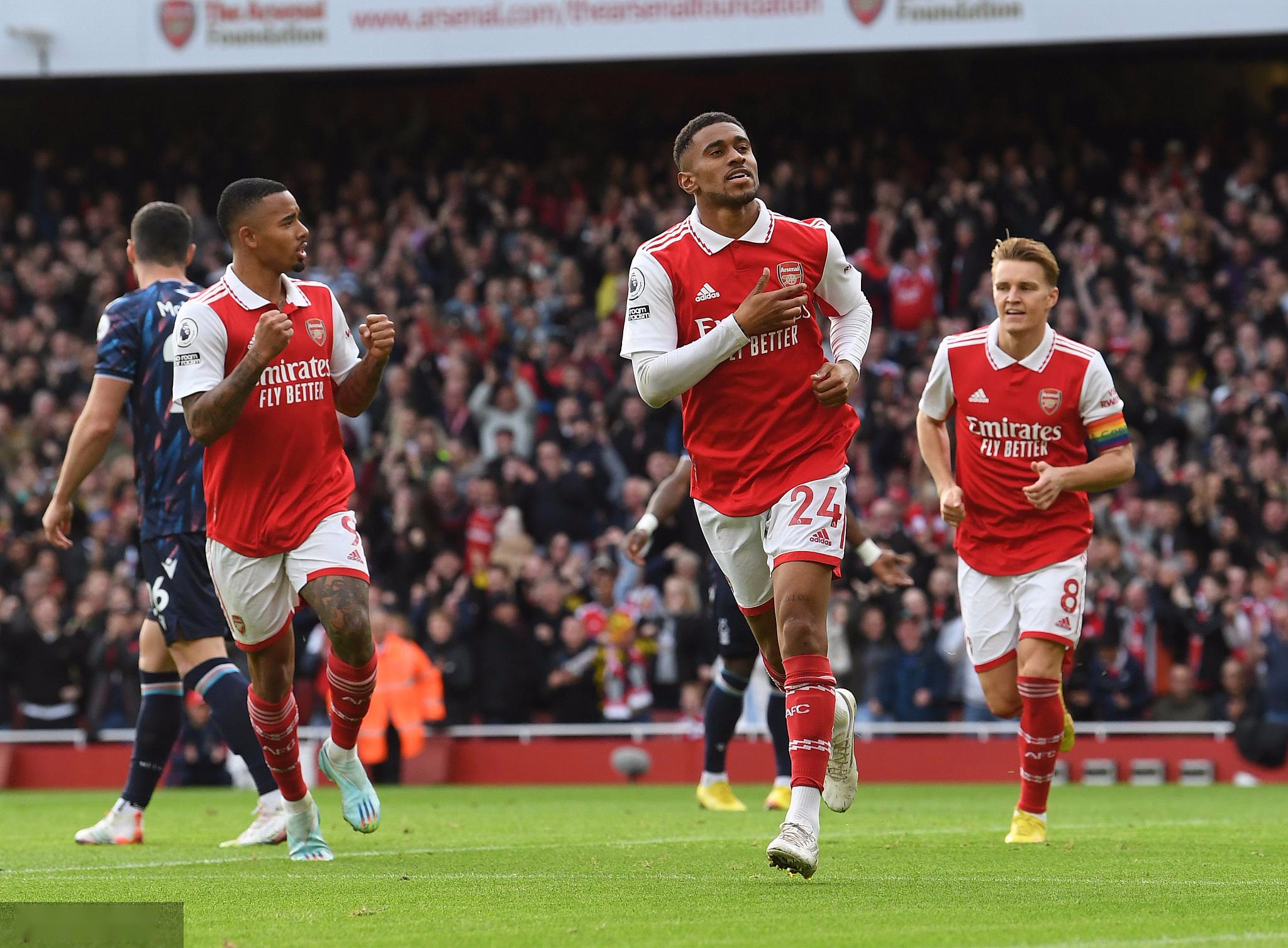 拜仁慕尼黑4-0大胜不莱梅，哈里·凯恩百球里程碑，巩固德甲领先地位